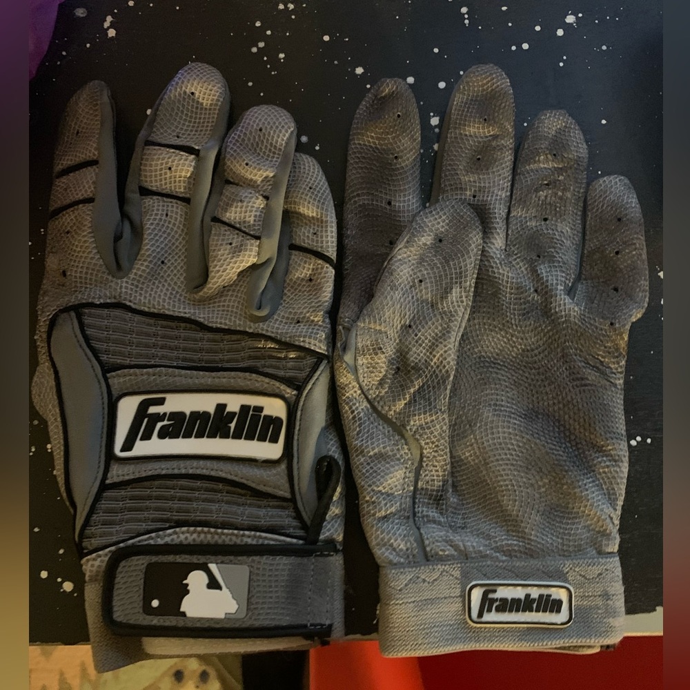 Adam Frazier game-used batting gloves.